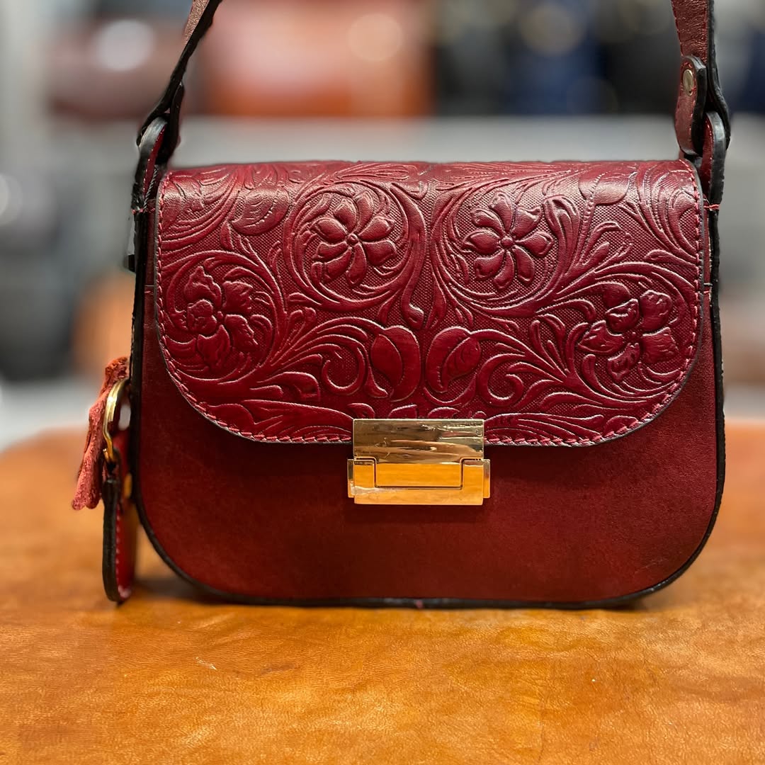 کیف چرمی زنانه لِنا  تمام چرم طبیعی حکاکی شده