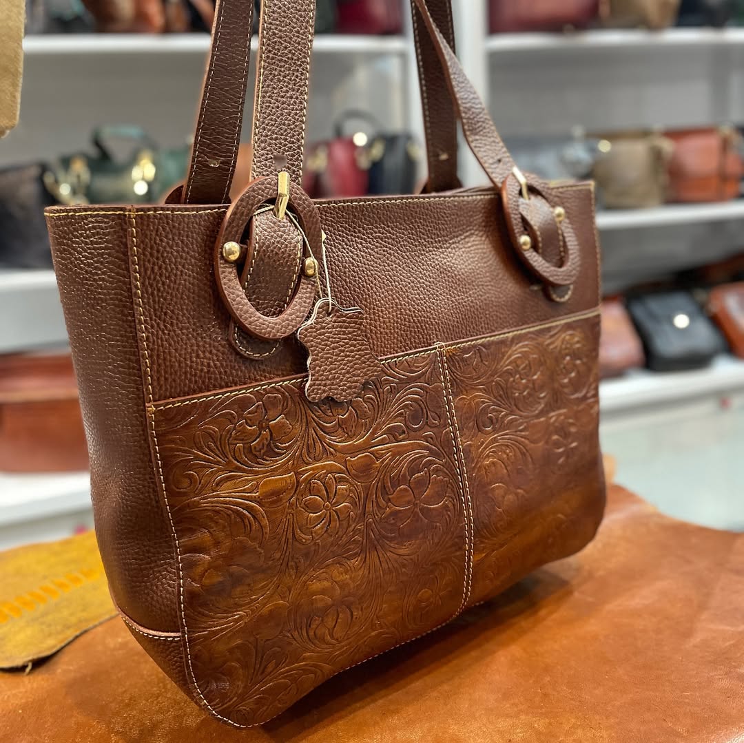 کیف دستی سگک چرمی زنانه حکاکی شده