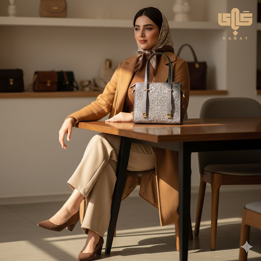 کیف دستي زنانه چرمی حکاکی شده مدل نيلوفر-چرم گاباي