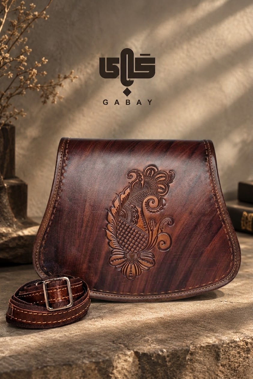 کیف دوشی چرم با حکاکی طرح ترمه